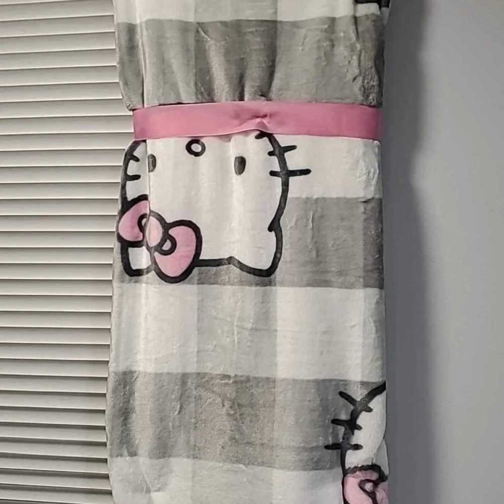 Hello Kitty Gray Blanket & Throw